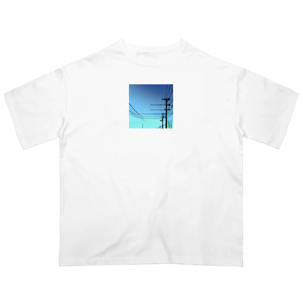 FrostySummitCreationsのUrban Skies Oversized T-Shirt