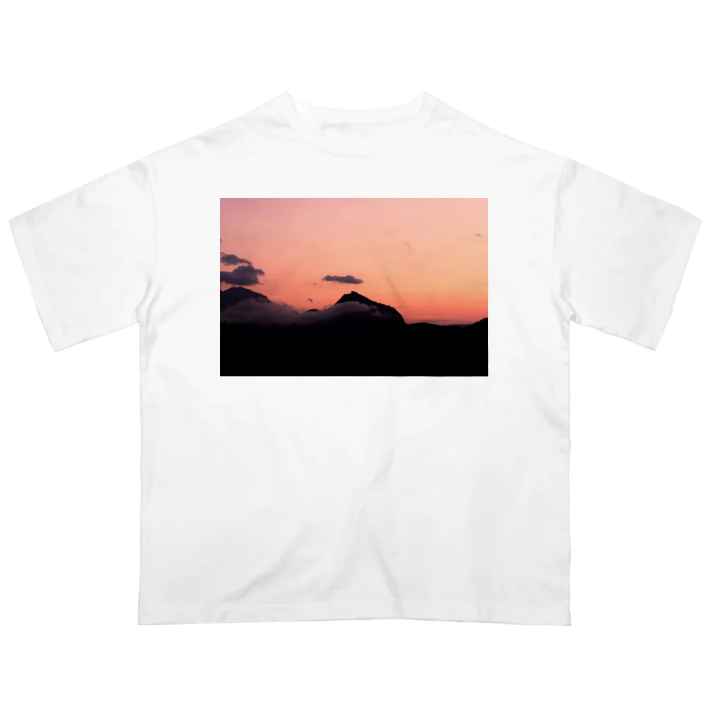 QuirkyRockeyのSUNSET Oversized T-Shirt