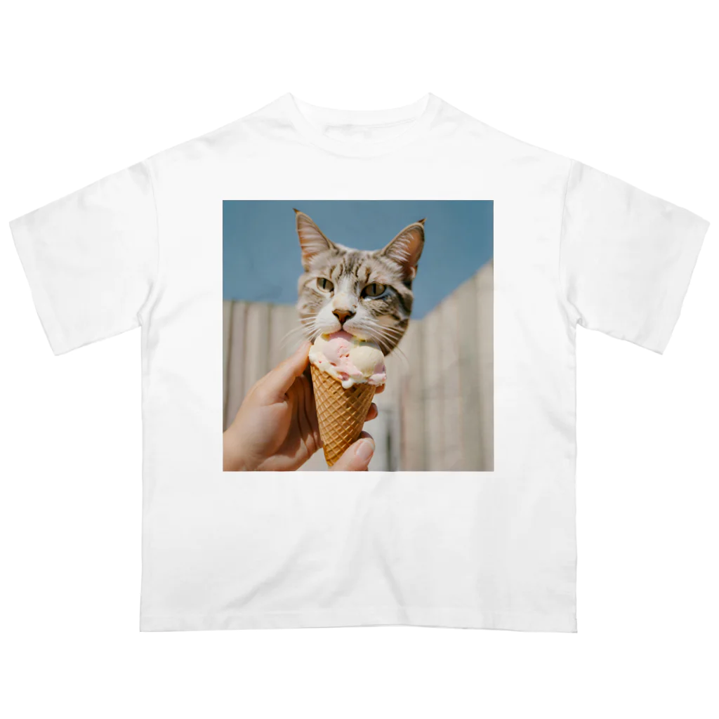 猫雑貨屋　ねこまろのアイスにかぶりつく猫 オーバーサイズTシャツ