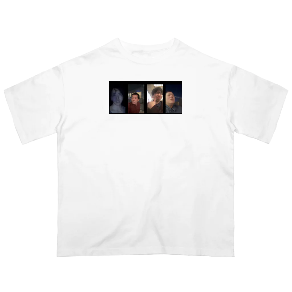 チーム「ヘアスプレー」の４人写真 Oversized T-Shirt