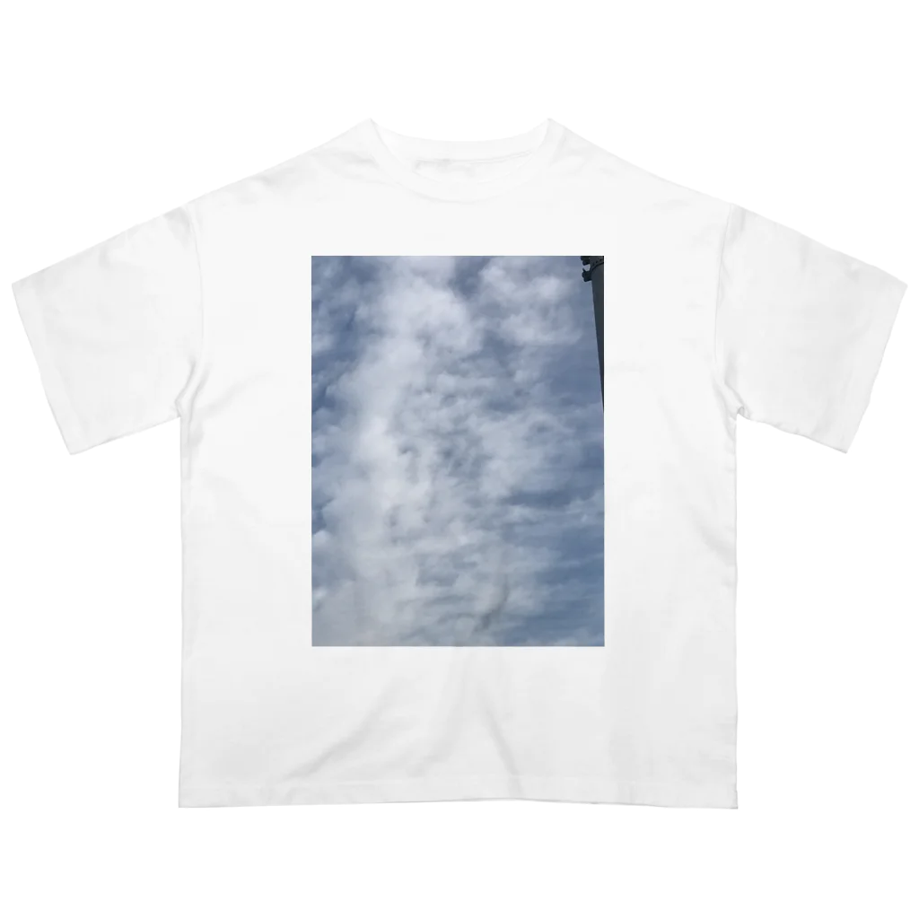 奈樹(なな)の2023年12月　空 オーバーサイズTシャツ