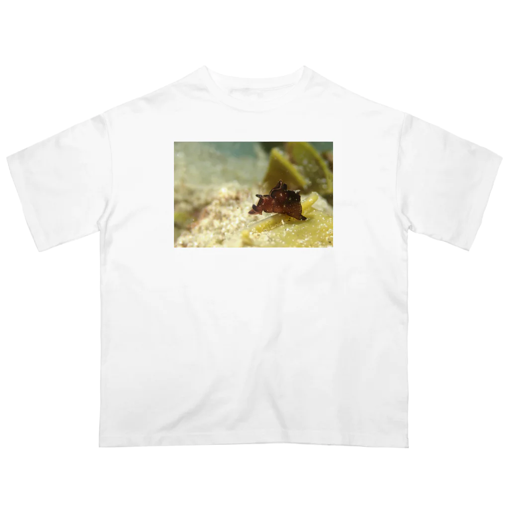 海の生き物雑貨店　うみちゅうなの海中写真　クロヘリアメフラシ オーバーサイズTシャツ