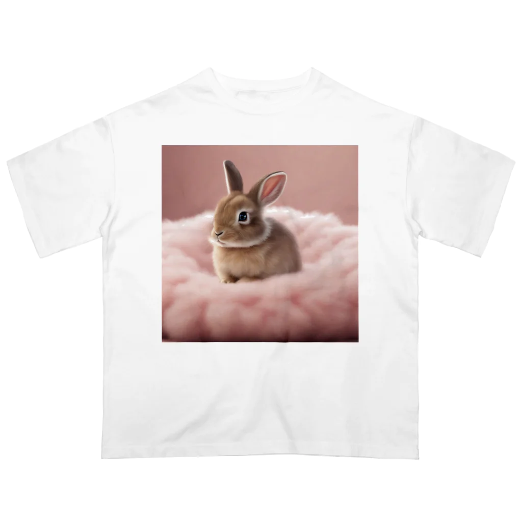 キャリーのふわふわのクッションで遊ぶウサギの赤ちゃん Oversized T-Shirt