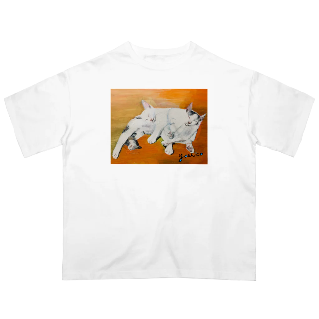 Yoshico-1655の幸せな夢をみる仔猫たち・油絵 オーバーサイズTシャツ