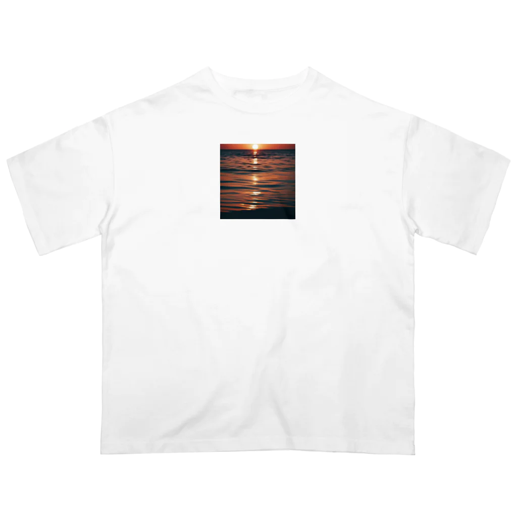 Mick-Fの湖面に映る夕焼けの空 オーバーサイズTシャツ