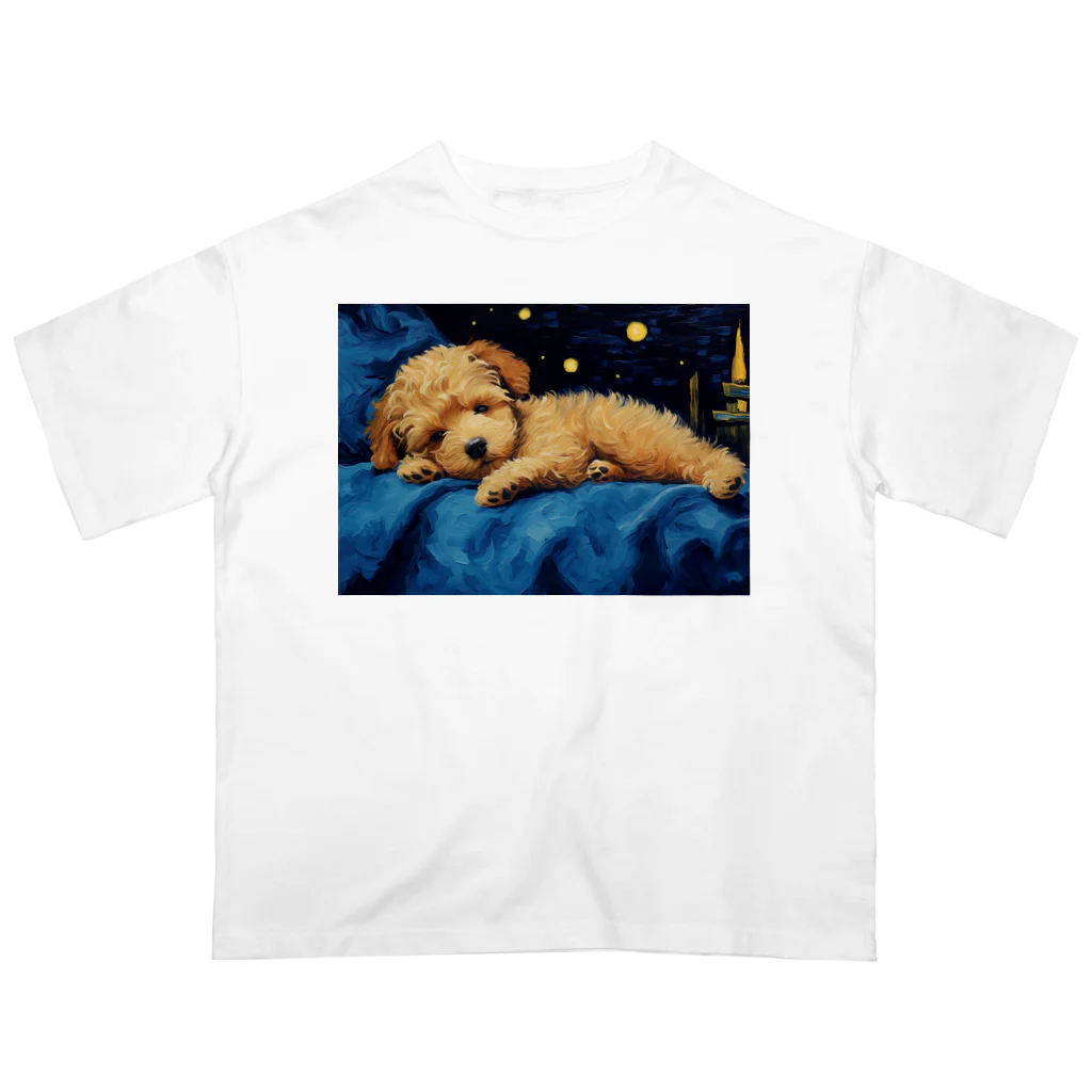 Dog Art Museumの【星降る夜 - トイプードル犬の子犬 No.3】 オーバーサイズTシャツ