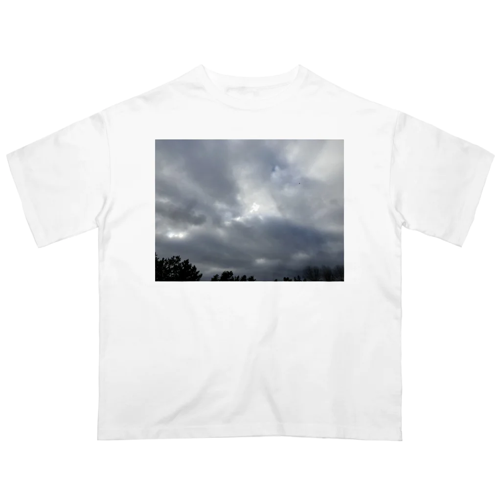 そらの4月22日　吹き荒れる風と雲 Oversized T-Shirt