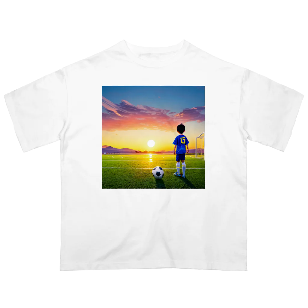 musashiyaの夕日とサッカー少年 Oversized T-Shirt