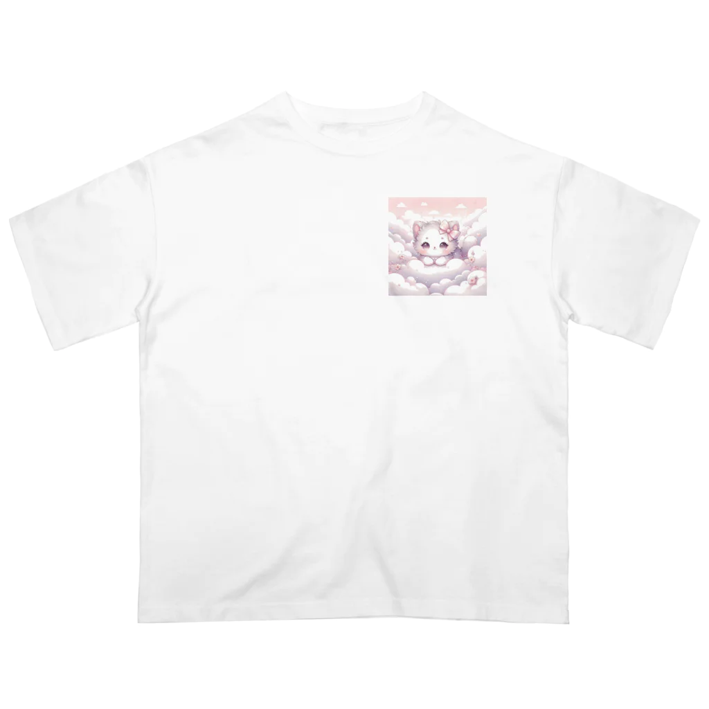 Snow-peaceの「雲の中のふわふわ子猫」 Oversized T-Shirt