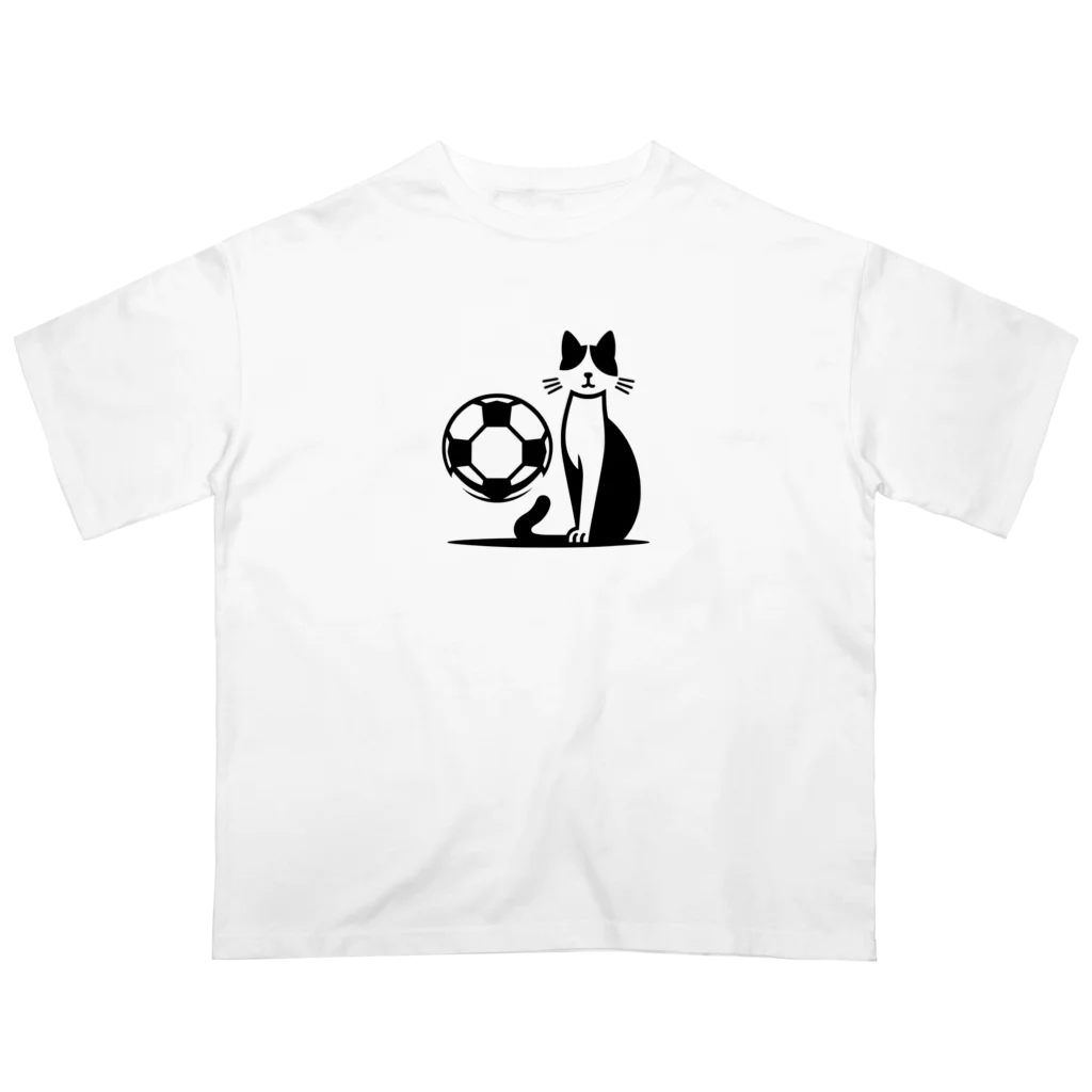 ボールボーイのシンプルな猫とサッカーボール オーバーサイズTシャツ