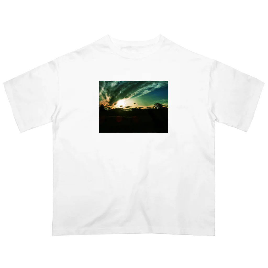SHOPマニャガハの変わる空、変わる雲 オーバーサイズTシャツ
