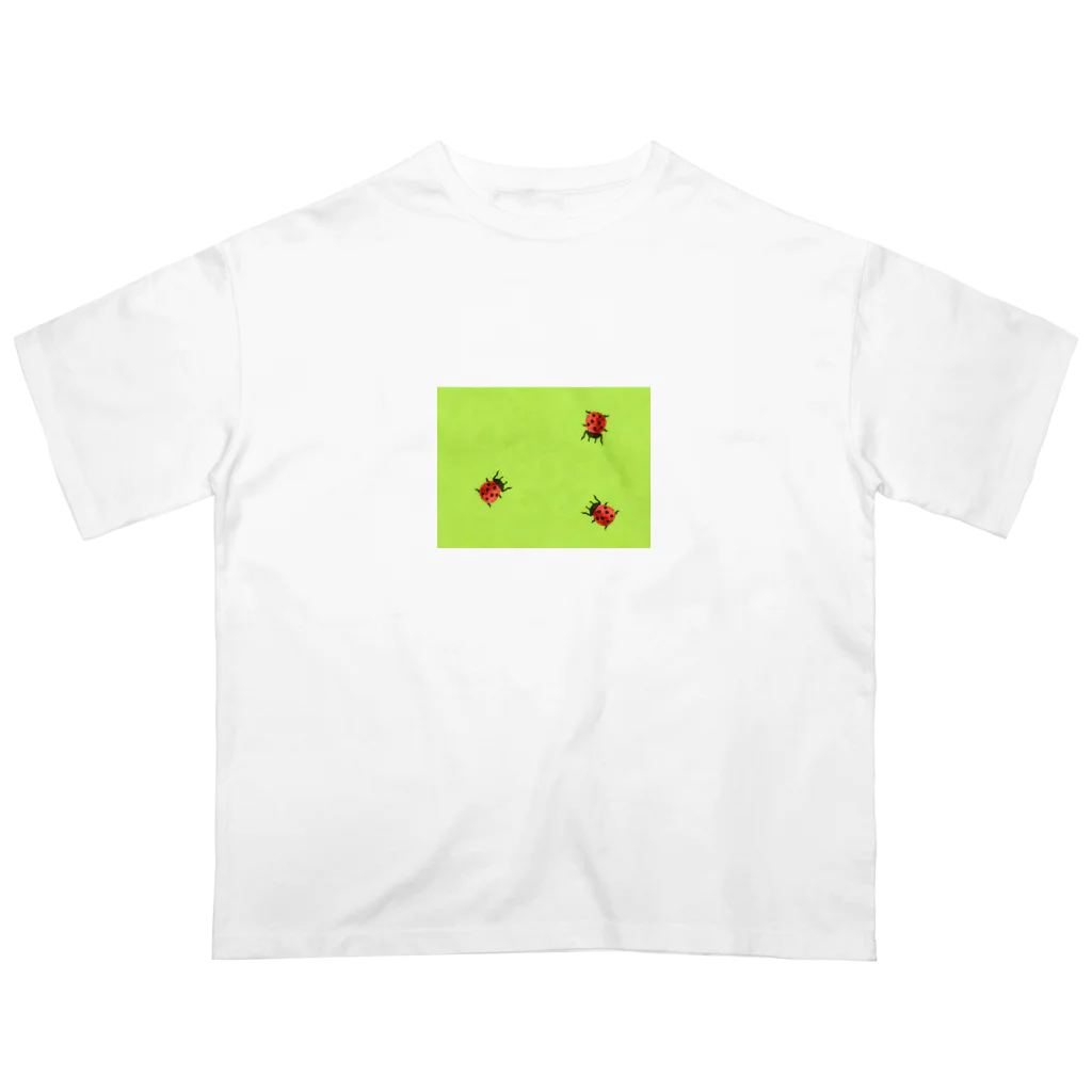 ホームタウンスター　Hometown Star のテントウムシ3匹（切り絵）　Three Ladybirds (Paper Cutout) Oversized T-Shirt