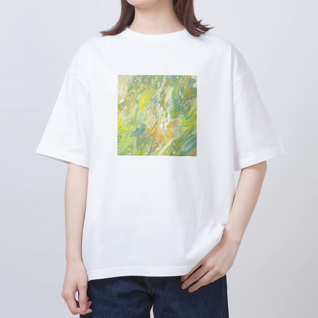 天宮エリカのフルイド イエロー オーバーサイズTシャツ