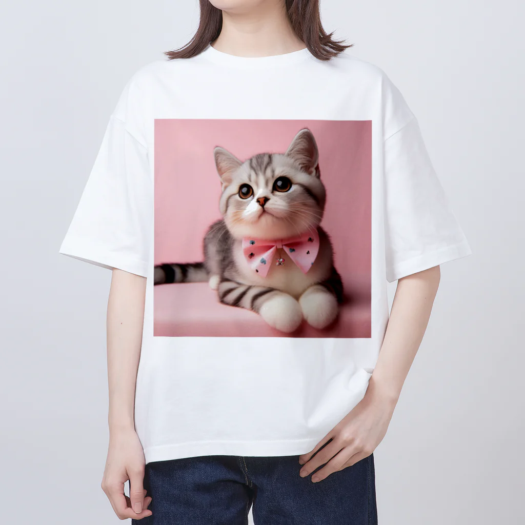 ETONAのお洒落な猫ちゃん（蝶ネクタイシリーズ03） Oversized T-Shirt