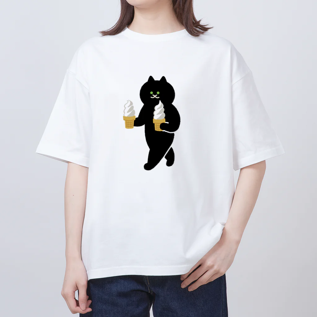 SUIMINグッズのお店の【大】ソフトクリームを急ぎめに運ぶねこ Oversized T-Shirt