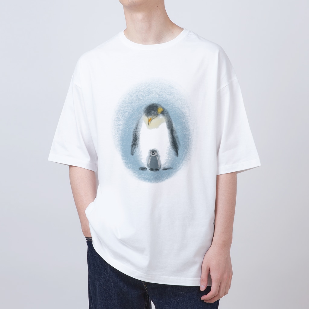 akane_art（茜音工房）のいきものイラスト（皇帝ペンギンの親子） Oversized T-Shirt