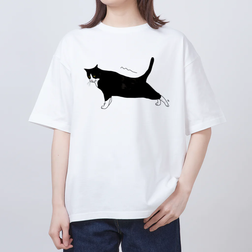 小鳥と映画館の伸びをするハチワレちゃん Oversized T-Shirt