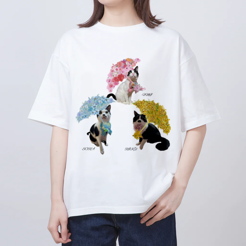 ゆきリンアート【保護猫活動 支援】の花傘ー空海陸ちゃん オーバーサイズTシャツ