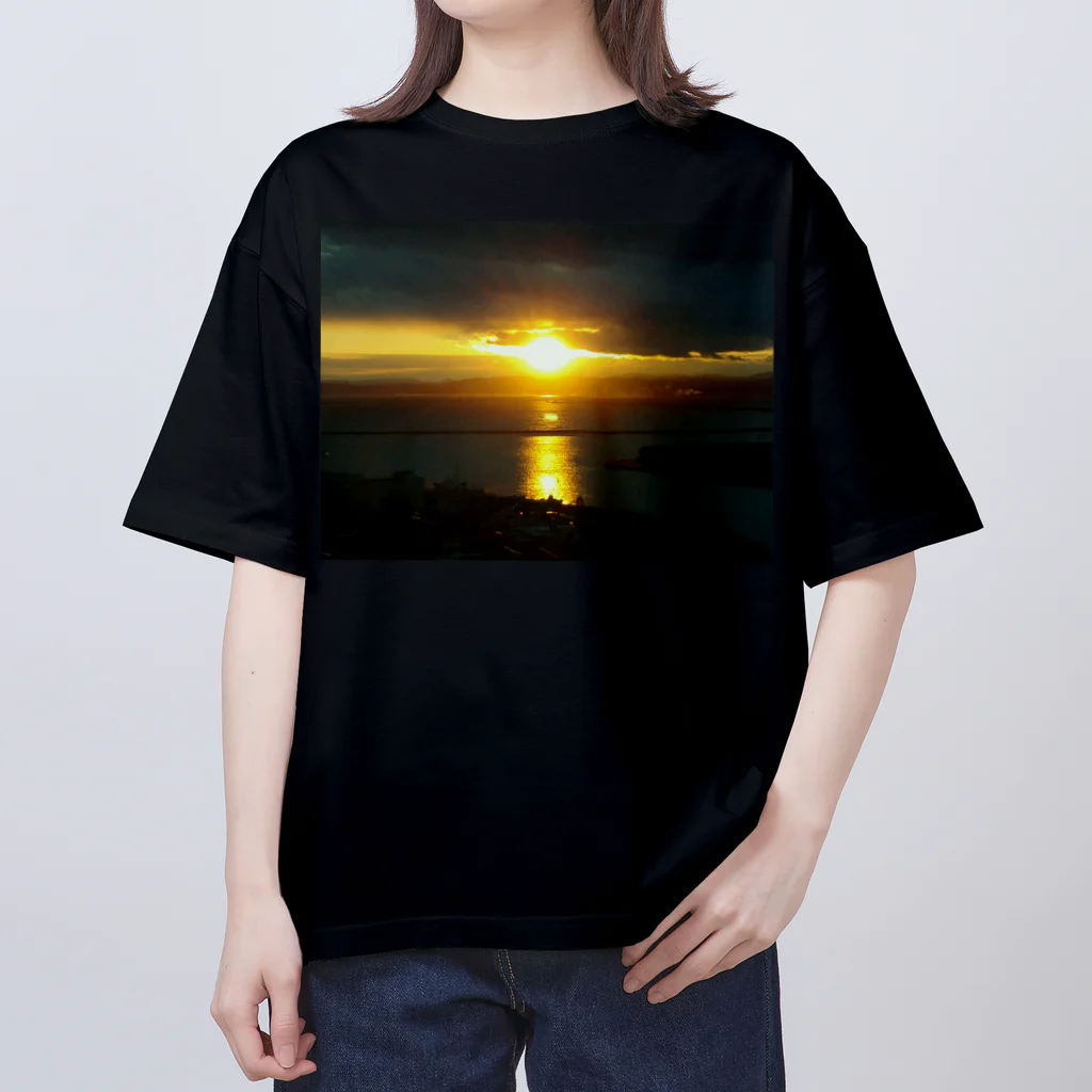 空屋　sorayakusakaの201404111750000　黄金の釧路港 オーバーサイズTシャツ