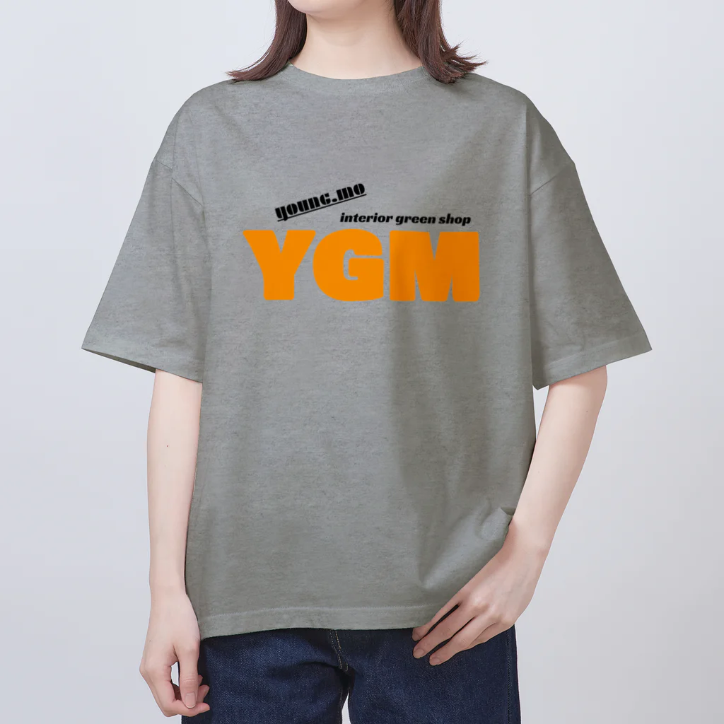 young.moのYMG WHITE オーバーサイズTシャツ