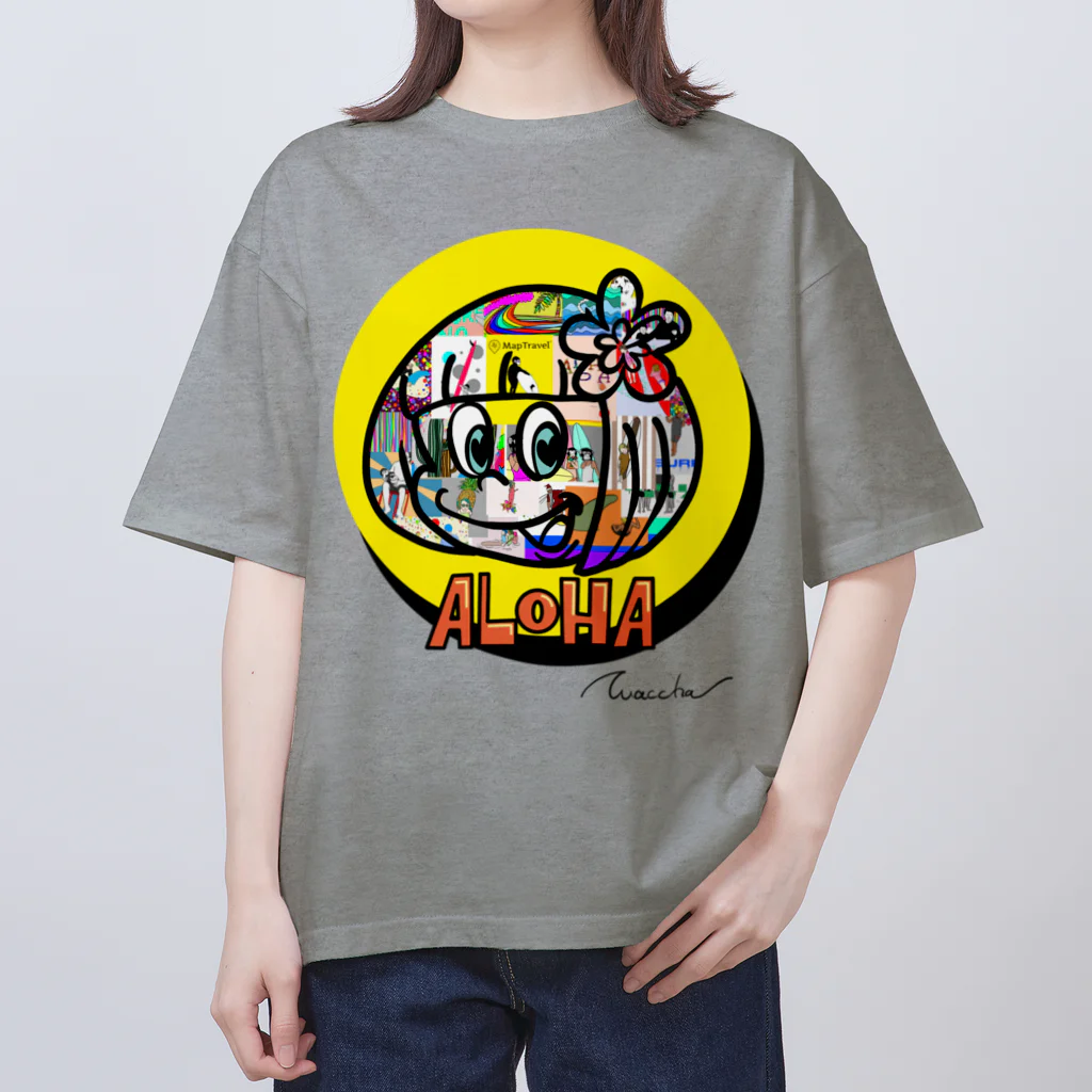 ハワイが大好きな女の子『HENOHENO MAPPY』のx waccha コラボデザイン１ オーバーサイズTシャツ