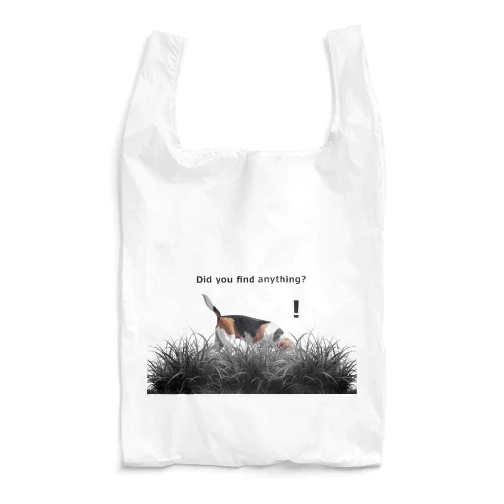 Beagle & Talesのビーグルが草むらで夢中に何かを探している様子を描いたイラストです。 Reusable Bag