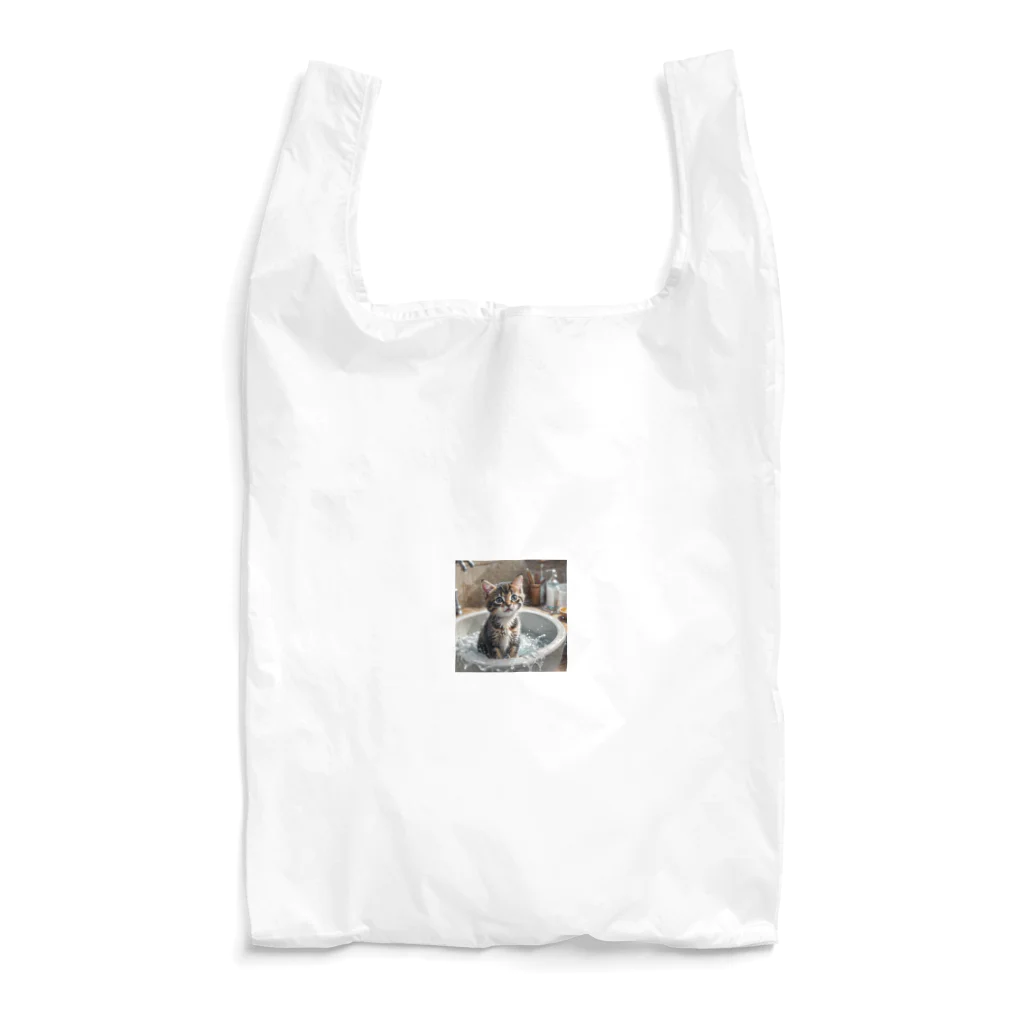 森の雑貨屋の洗面器で遊んでいる子猫 Reusable Bag