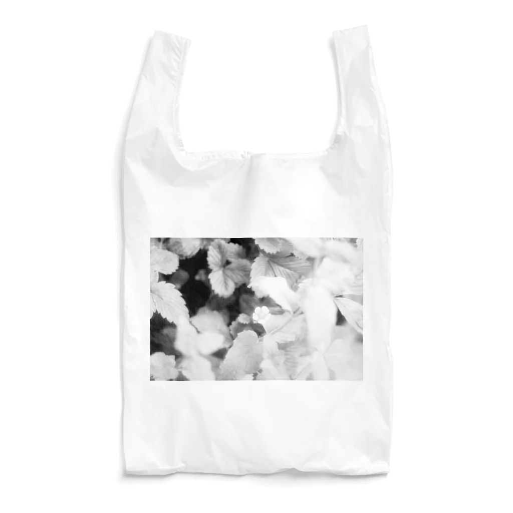 akane_art（茜音工房）のモノクロフラワー（野いちご） Reusable Bag