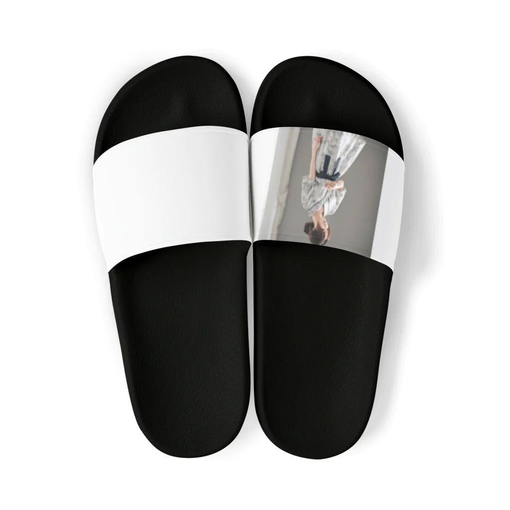 yusuke.shop1の物思いにふける女の子 Sandals