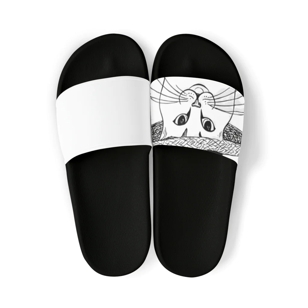 らうんじのムギワラノネコ Sandals