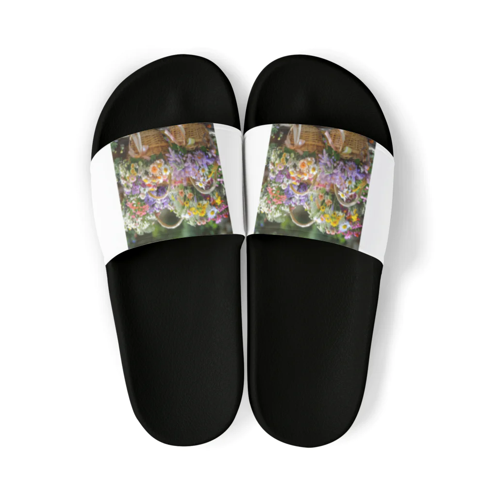 AQUAMETAVERSEの華やかな花が入った花かご　なでしこ1478 Sandals