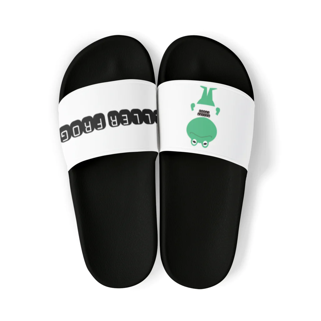 キラーフロッグの雑貨屋さんのTシャツを着るカエルくん Sandals