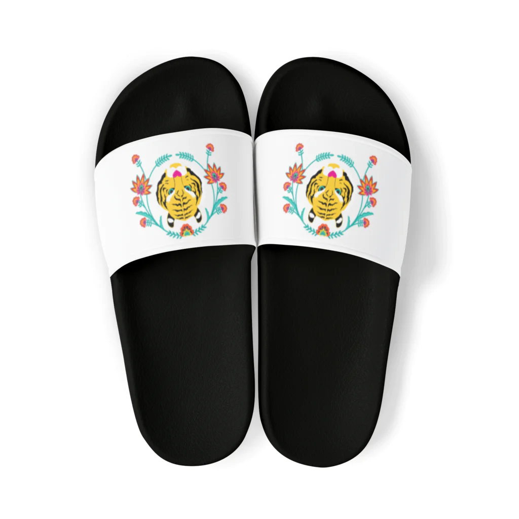 yona_melanoleucaのタイガーくん01 Sandals