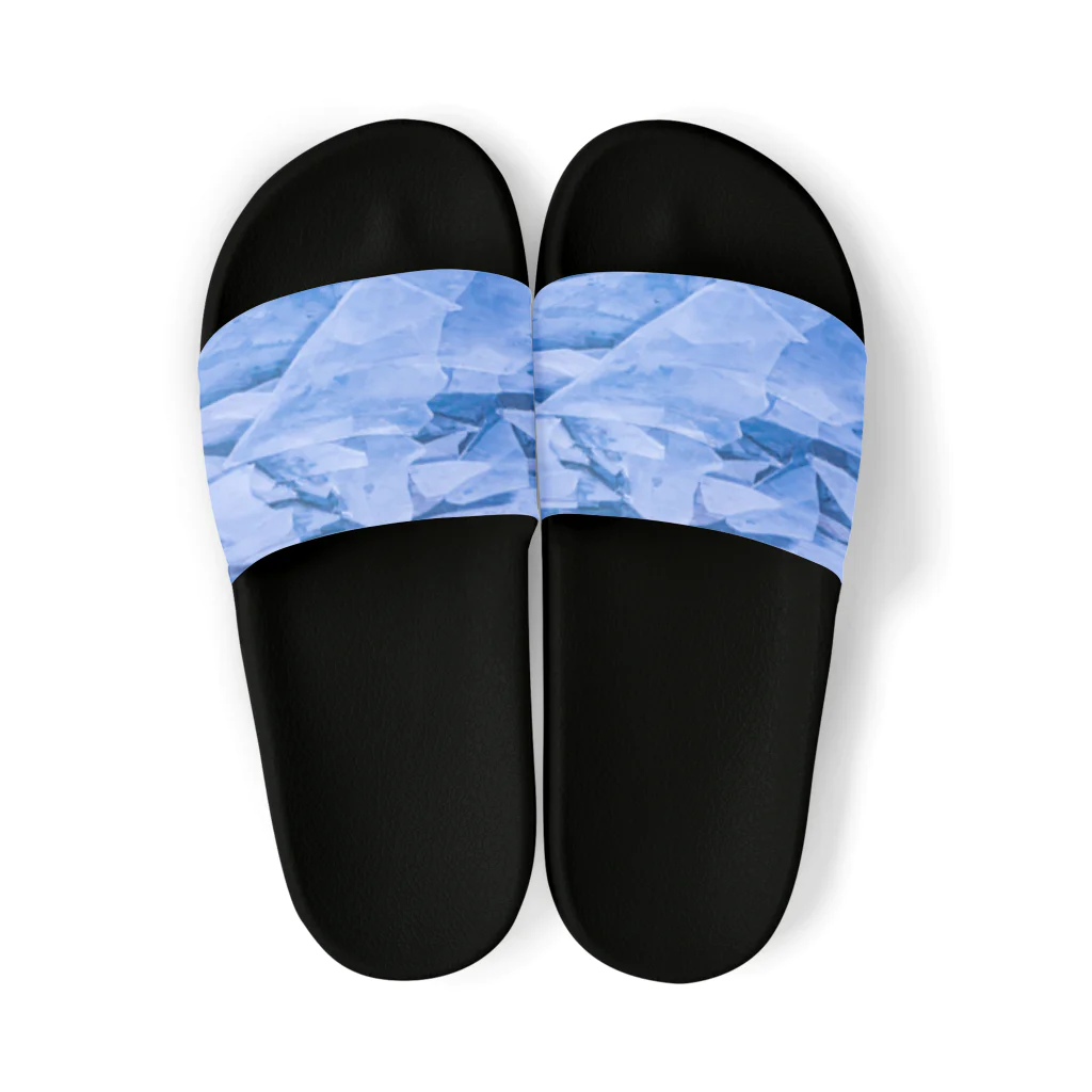 ShaGaDoのBackground material Lake surface freezing Sandals