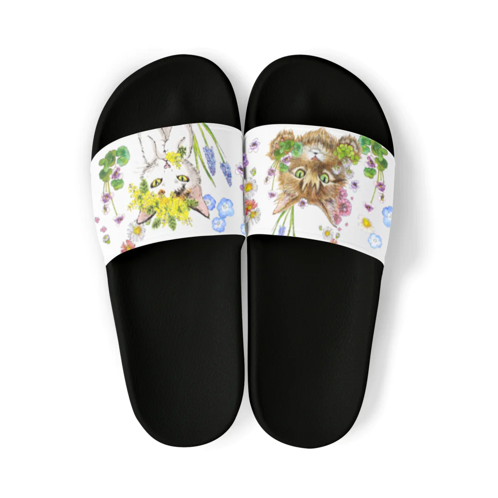 もけけ工房 SUZURI店のお庭のネコと花 Sandals