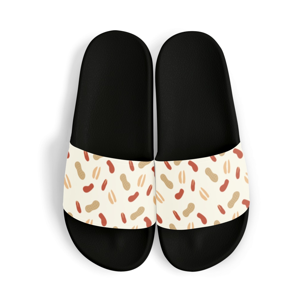 カッコーのお店の殻付きピーナッツのパターン Sandals