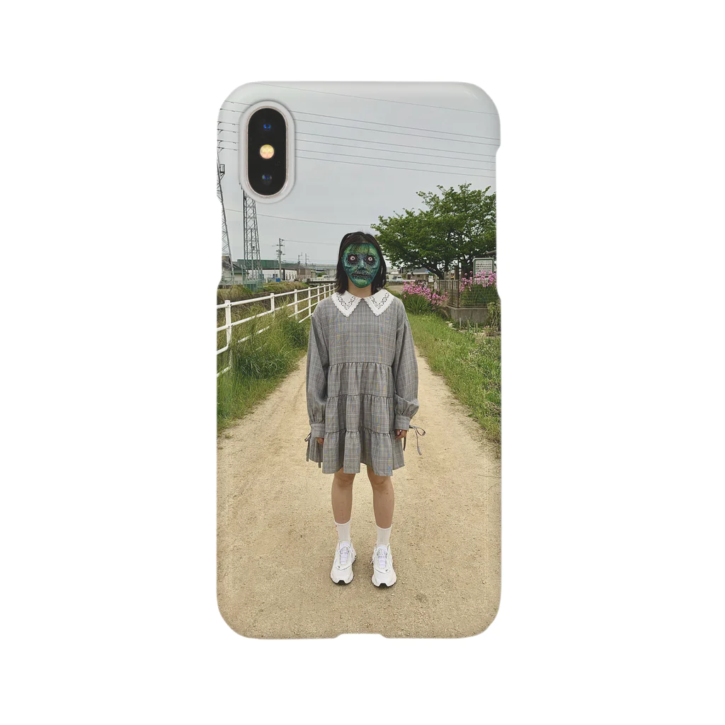 友澤tomozawaの仮面の女の子が道に立ってる Smartphone Case