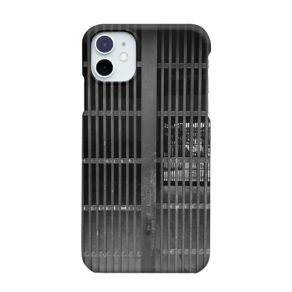 HT  Streets & PhotosのBlack White Streets Smartphone Case