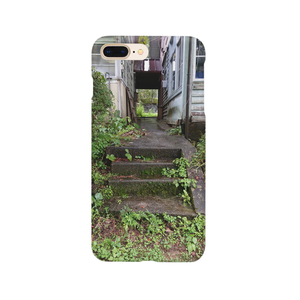 路地と廃墟と緑の廃校 Smartphone Case
