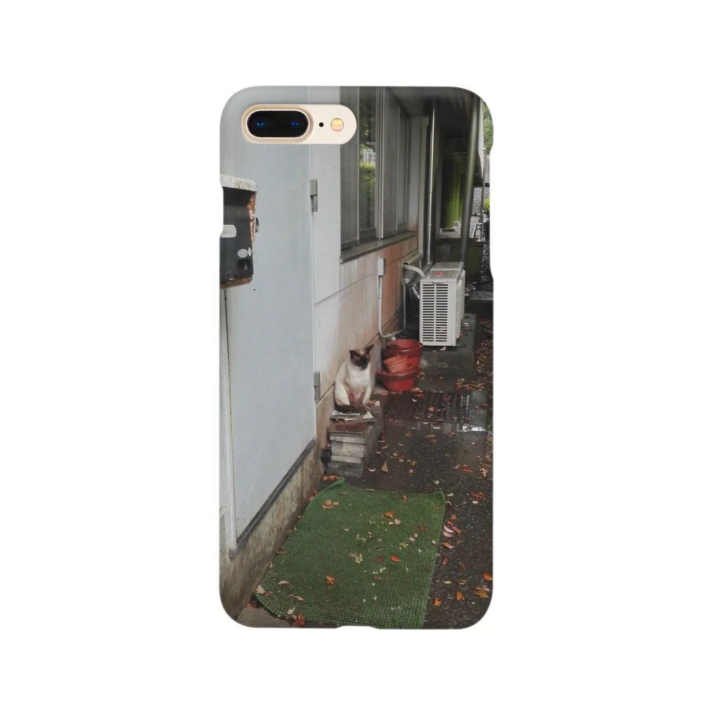 ニャーの雨宿り Smartphone Case