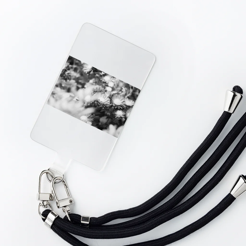 akane_art（茜音工房）のモノクロフラワー（キク） Smartphone Strap
