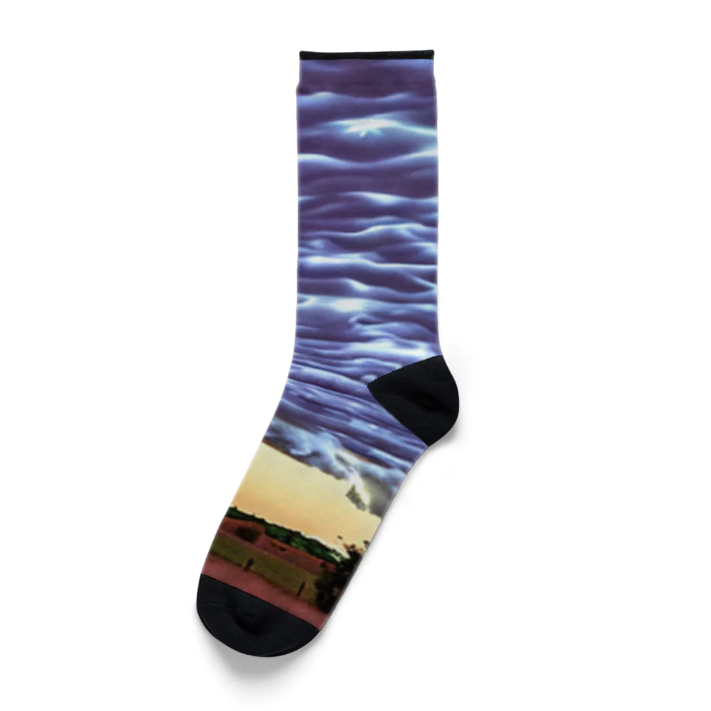 takuSHOP99の夕焼けの雷雲 Socks