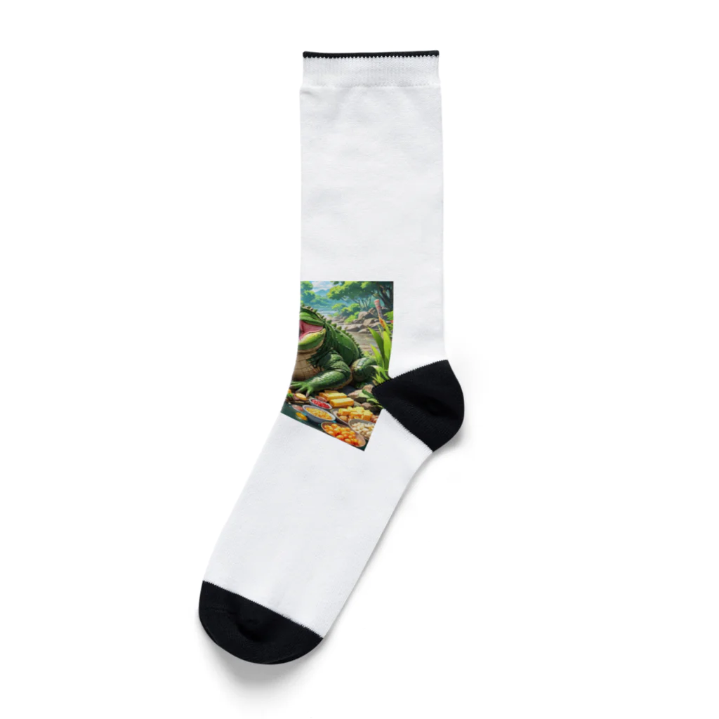 さぷの食べてるワニ Socks