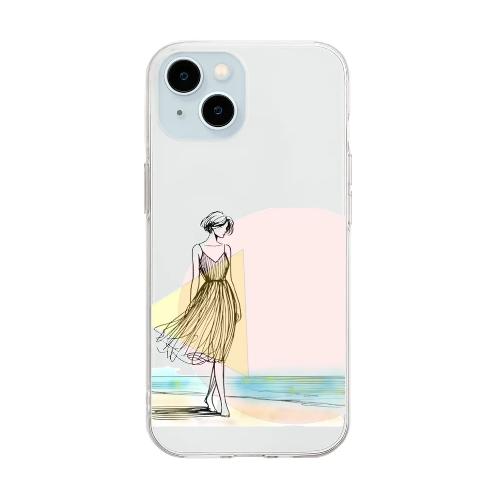 Kura88の海岸を歩く女性 Soft Clear Smartphone Case