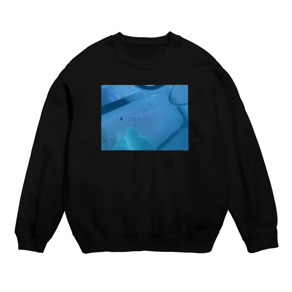 あいちゃんのアタマの中の雲の上に立っている。 Crew Neck Sweatshirt