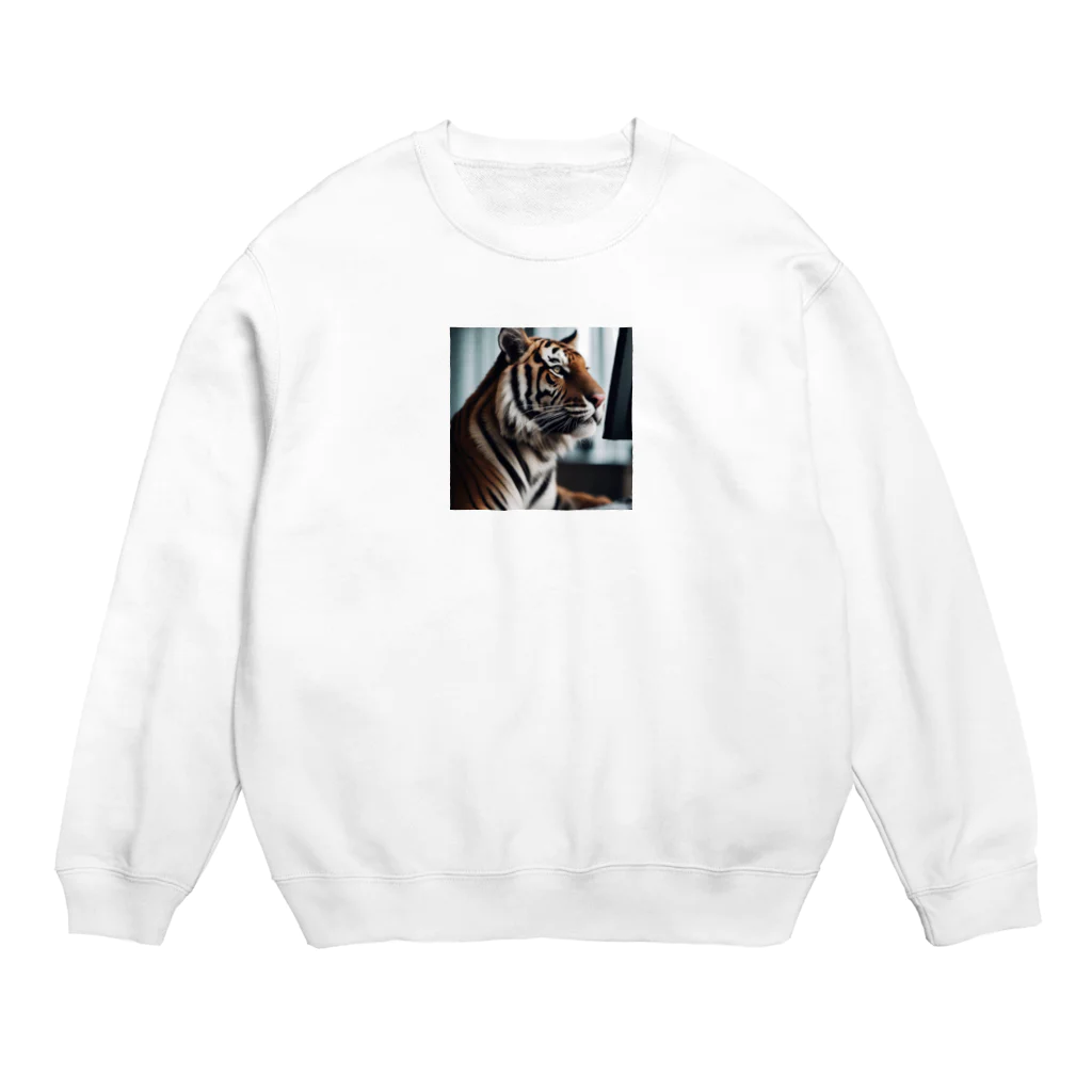 クロスクリエイティブのパソコンを使っているトラ Crew Neck Sweatshirt