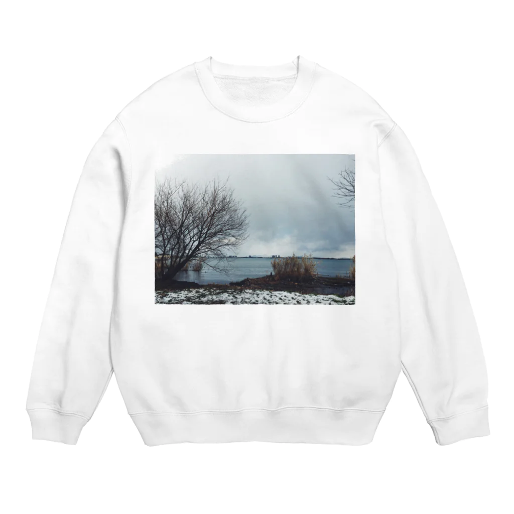 yosuke_kamの冬景色（びわ湖） Crew Neck Sweatshirt