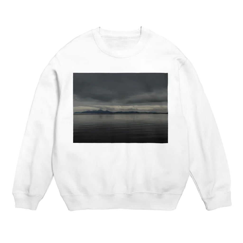 seorituの嵐の前の暗い湖 Crew Neck Sweatshirt