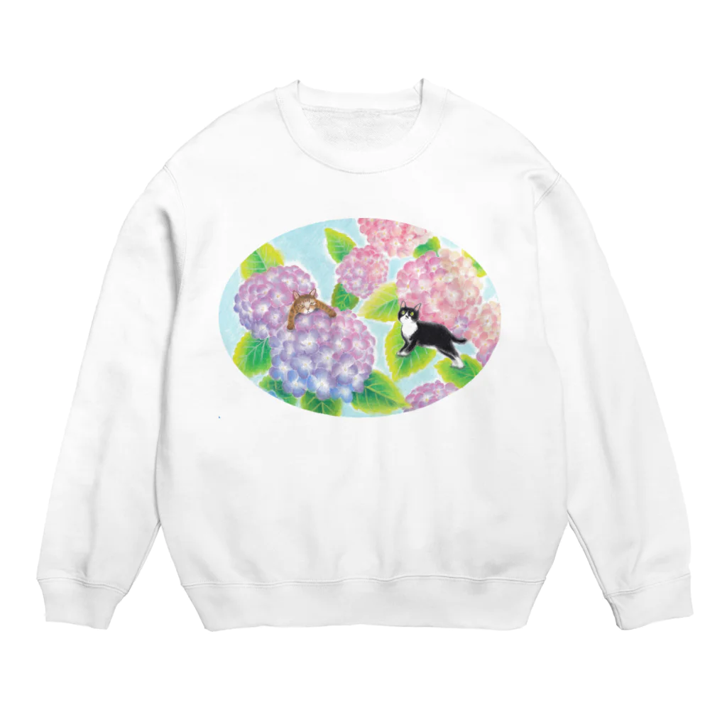 Ａｔｅｌｉｅｒ　Ｈｅｕｒｅｕｘの天空のアジサイ園で遊ぶトロとクロ Crew Neck Sweatshirt