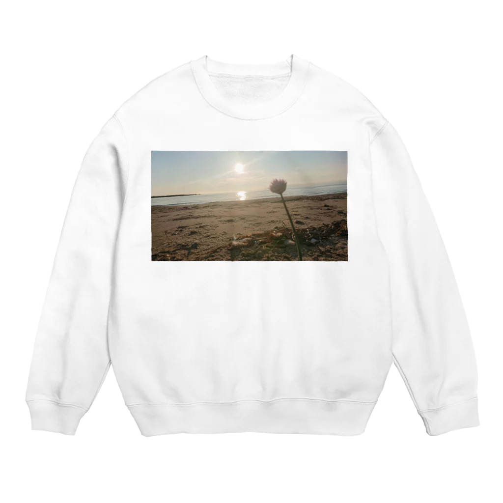 何気ない日常に小さな幸せの夕涼み Crew Neck Sweatshirt